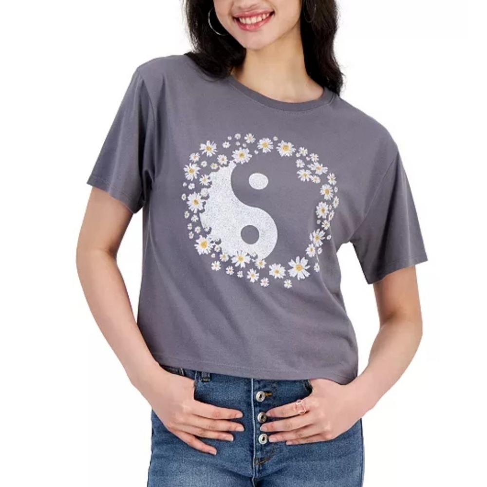 NWT Love Tribe Womens Size Large Cropped Gray Yin Yang Daisy Tee Shortsleeve